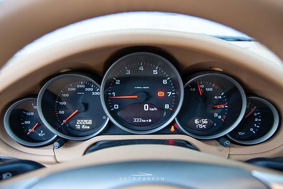 Porsche 911 12 of 24