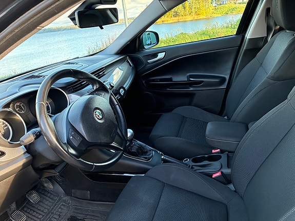 Alfa Romeo Giulietta 9 of 13