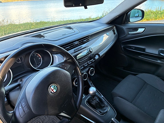 Alfa Romeo Giulietta 8 of 13