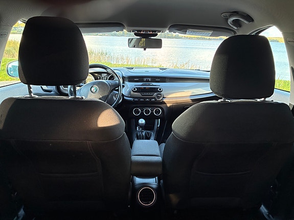 Alfa Romeo Giulietta 10 of 13