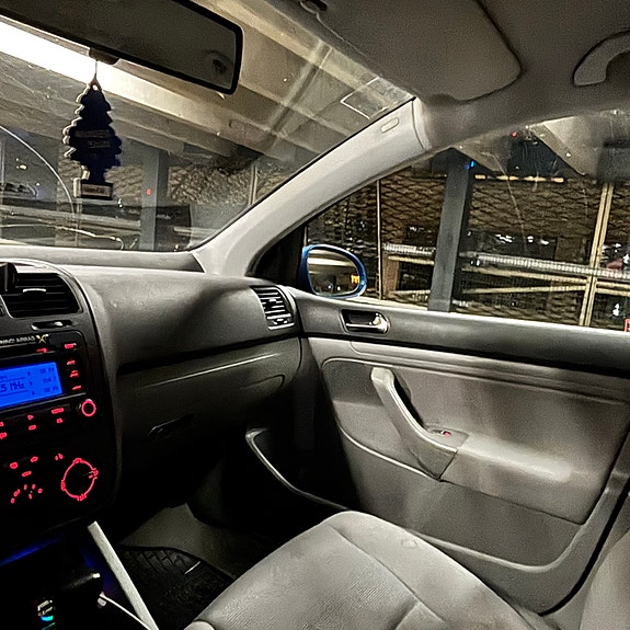 Volkswagen Golf V 6 of 6
