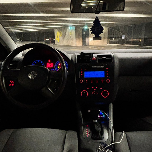 Volkswagen Golf V 5 of 6