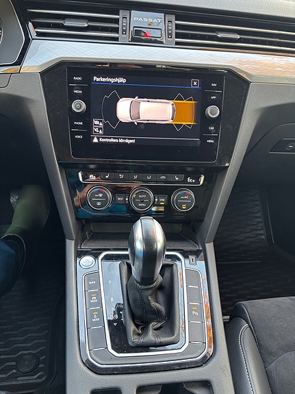 Volkswagen Passat 10 of 11