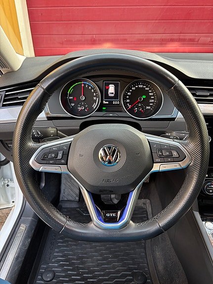 Volkswagen Passat 9 of 11