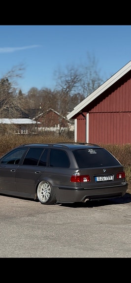 BMW 525i 2 of 9