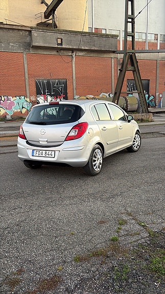 Opel Corsa 2 of 15