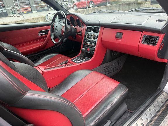 Mercedes-Benz SLK230 17 of 27