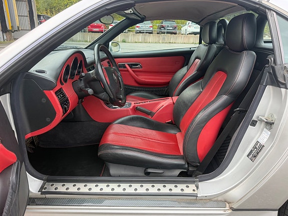 Mercedes-Benz SLK230 16 of 27