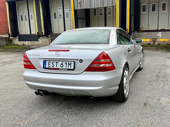 Mercedes-Benz SLK230 24 of 27