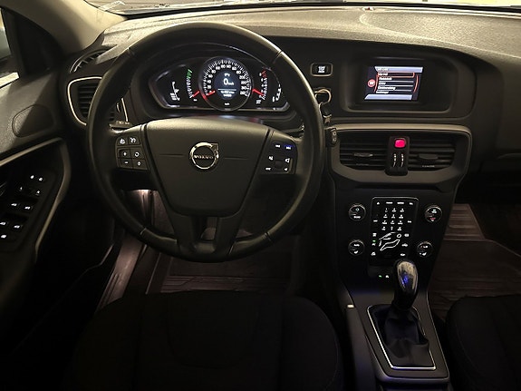 Volvo V40 8 of 20