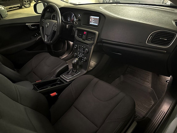 Volvo V40 7 of 20
