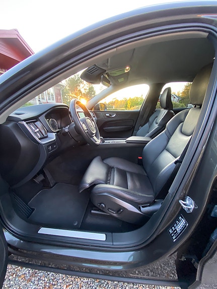 Volvo XC60 14 of 21