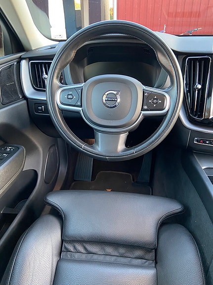 Volvo XC60 12 of 21