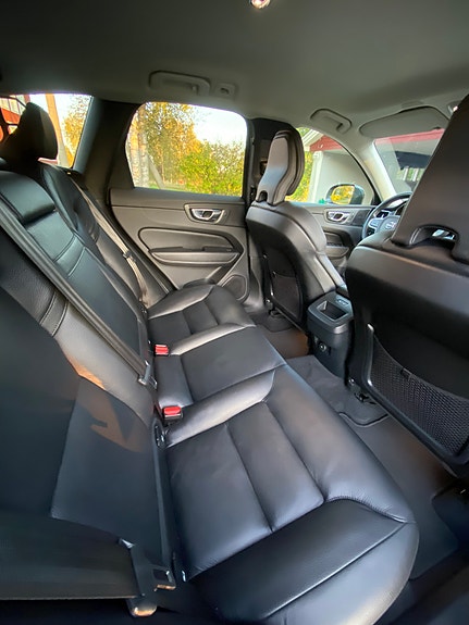 Volvo XC60 16 of 21
