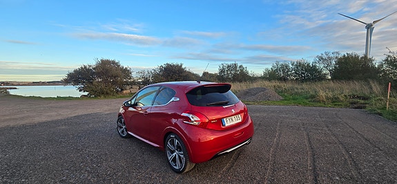 Peugeot 208 3 of 6
