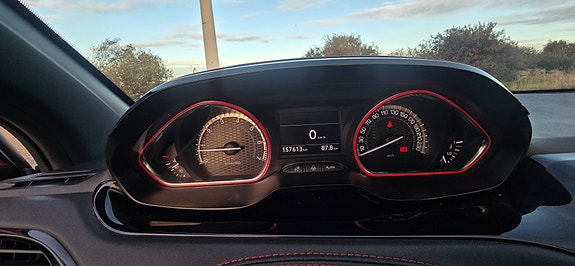 Peugeot 208 5 of 6