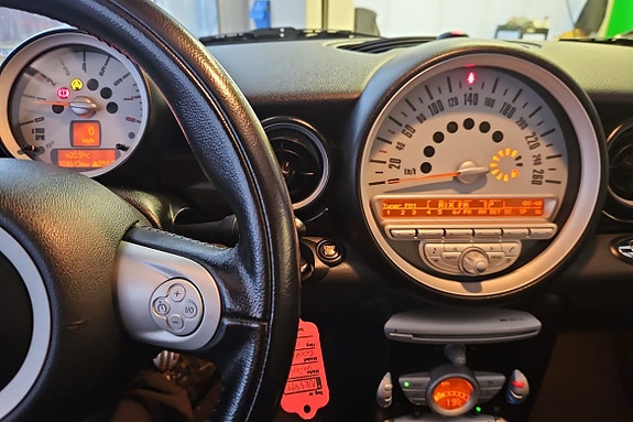 MINI Cooper S 17 of 19