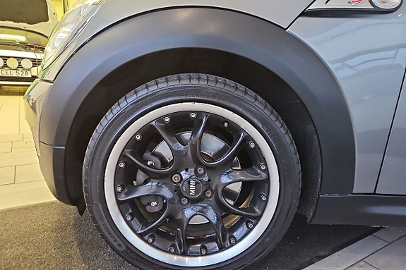MINI Cooper S 12 of 19