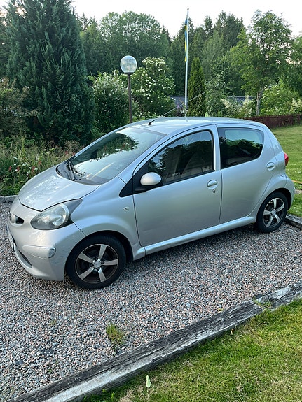 Toyota Aygo 2 of 8