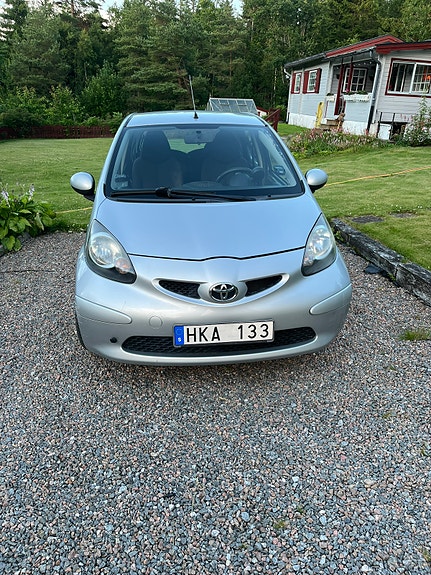 Toyota Aygo 3 of 8