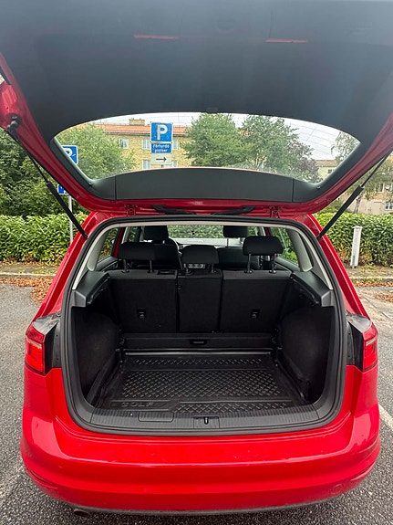 Volkswagen Golf Sportsvan 10 of 10