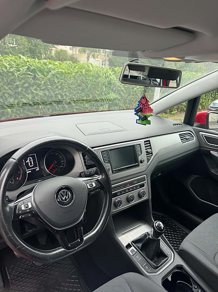 Volkswagen Golf Sportsvan 3 of 10