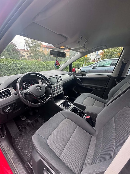 Volkswagen Golf Sportsvan 8 of 10