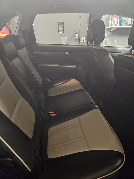 Kia Sorento 10 of 28