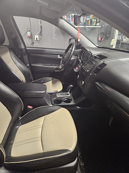 Kia Sorento 9 of 28