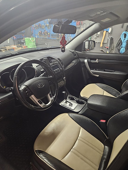Kia Sorento 16 of 28