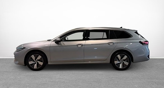 Volkswagen Passat 3 of 12