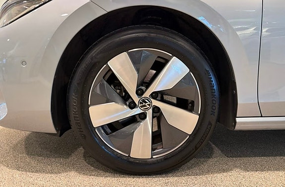 Volkswagen Passat 7 of 12