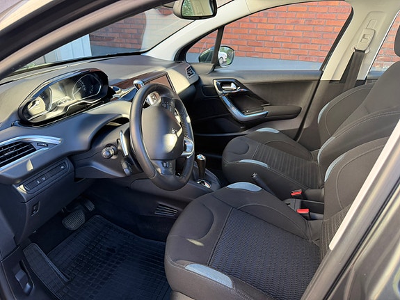 Peugeot 208 8 of 14