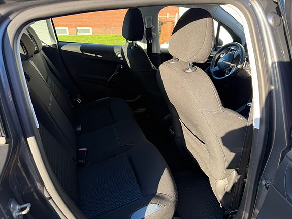 Peugeot 208 10 of 14