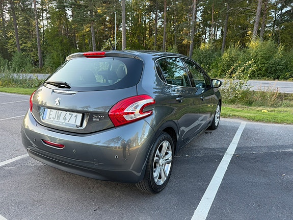 Peugeot 208 5 of 14