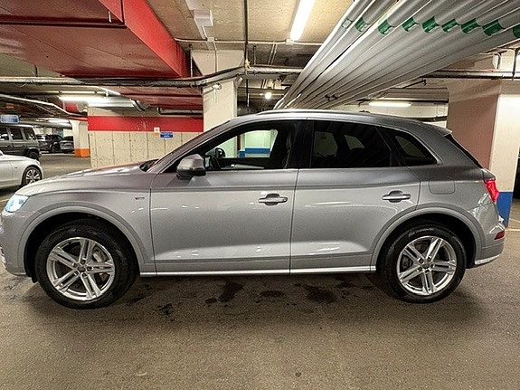Audi Q5 2 of 14