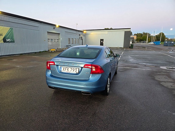Volvo S60 4 of 6