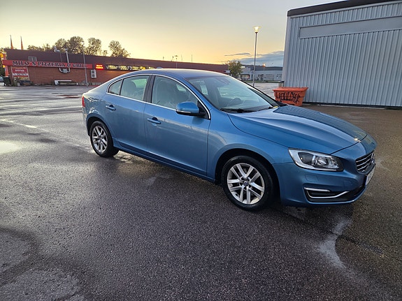 Volvo S60 5 of 6