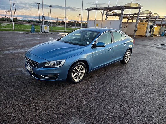Volvo S60 2 of 6
