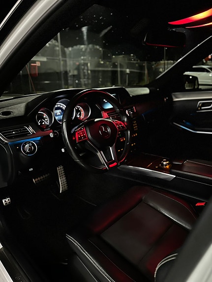 Mercedes-Benz E220 5 of 5