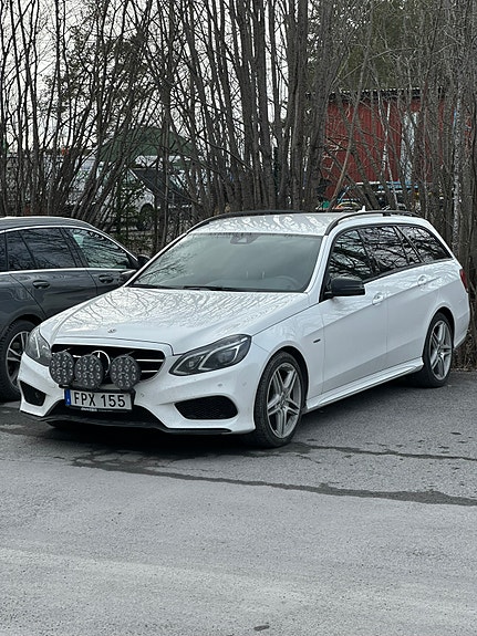 Mercedes-Benz E220 4 of 5