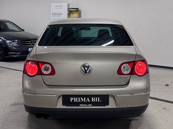 Volkswagen Passat 5 of 22