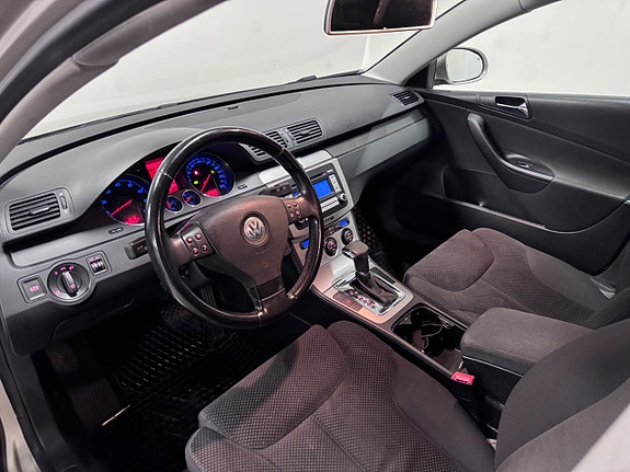 Volkswagen Passat 9 of 22