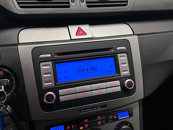 Volkswagen Passat 17 of 22