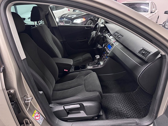 Volkswagen Passat 19 of 22