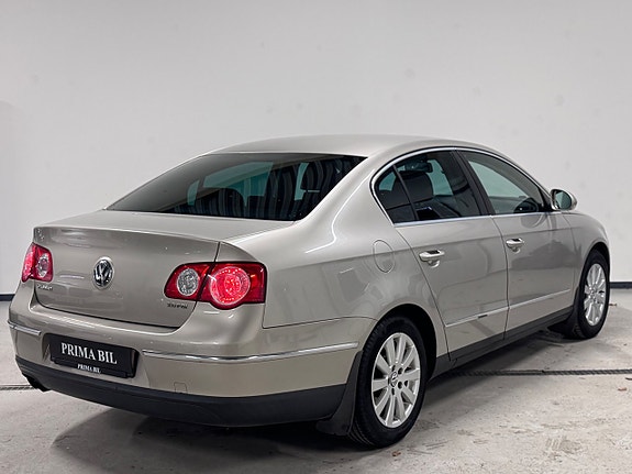 Volkswagen Passat 4 of 22