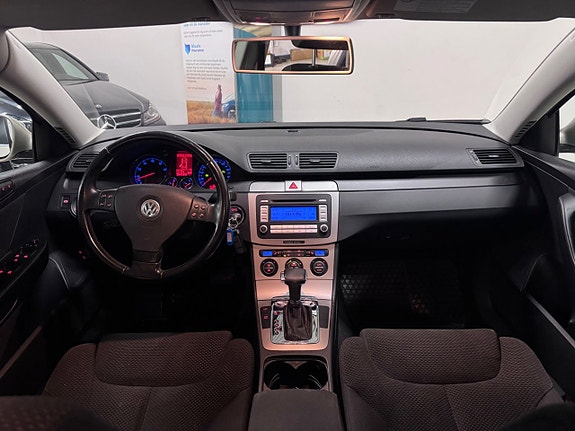 Volkswagen Passat 10 of 22