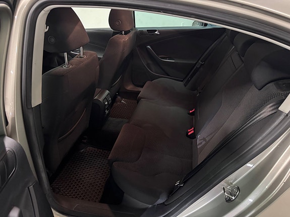 Volkswagen Passat 21 of 22