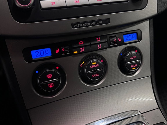 Volkswagen Passat 16 of 22