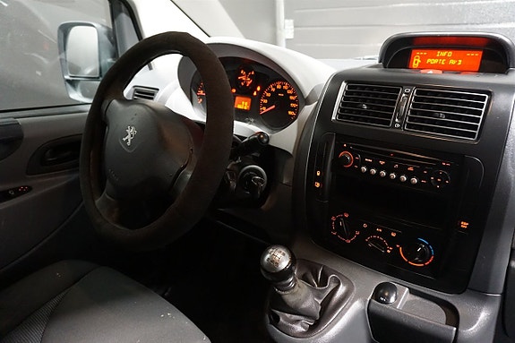 Peugeot Expert 13 of 19